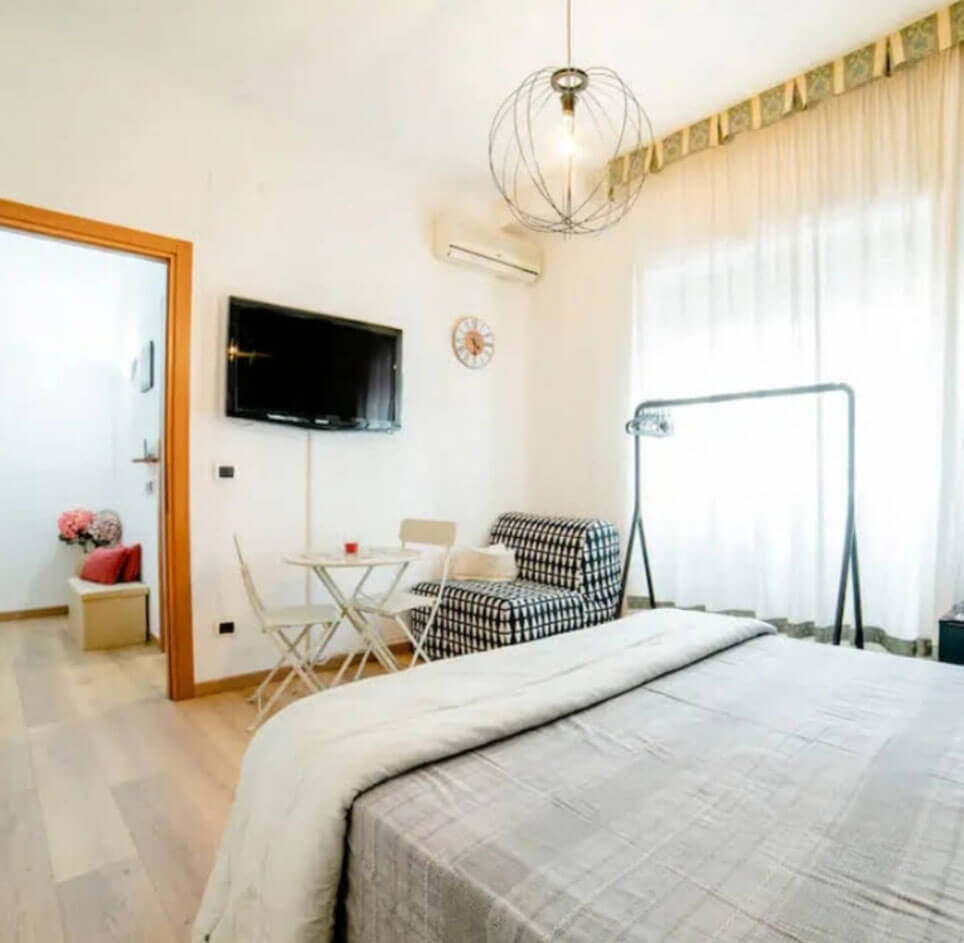 Una camera confortevole al Vomero per un soggiorno da favola